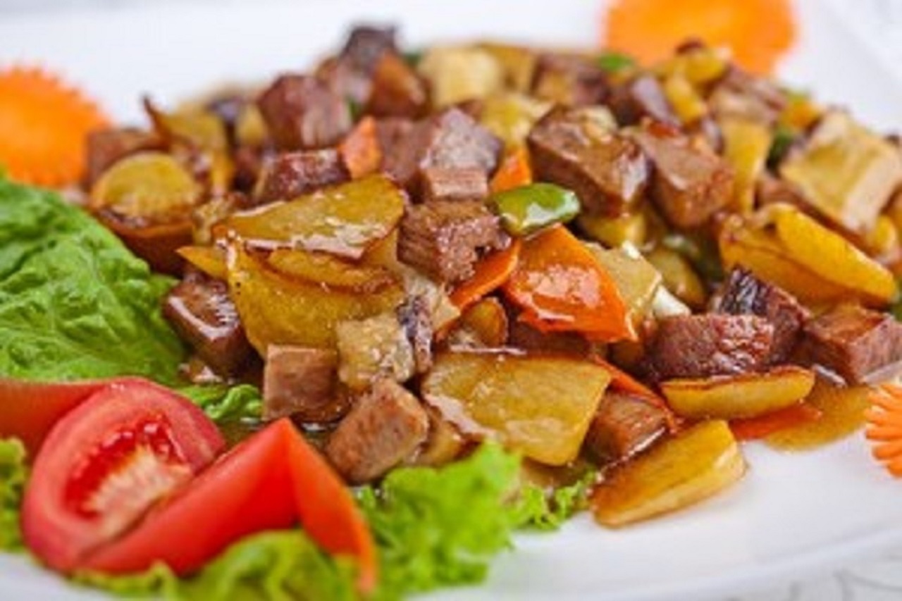 Жареный картофель с говядиной Жареный картофель с говядиной